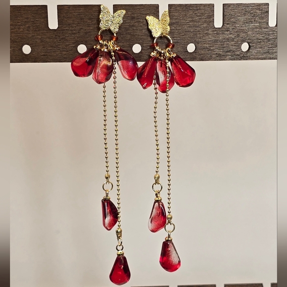 Red Resin Teardrop/Pomegranate Drop Earrings - Picture 2 of 3